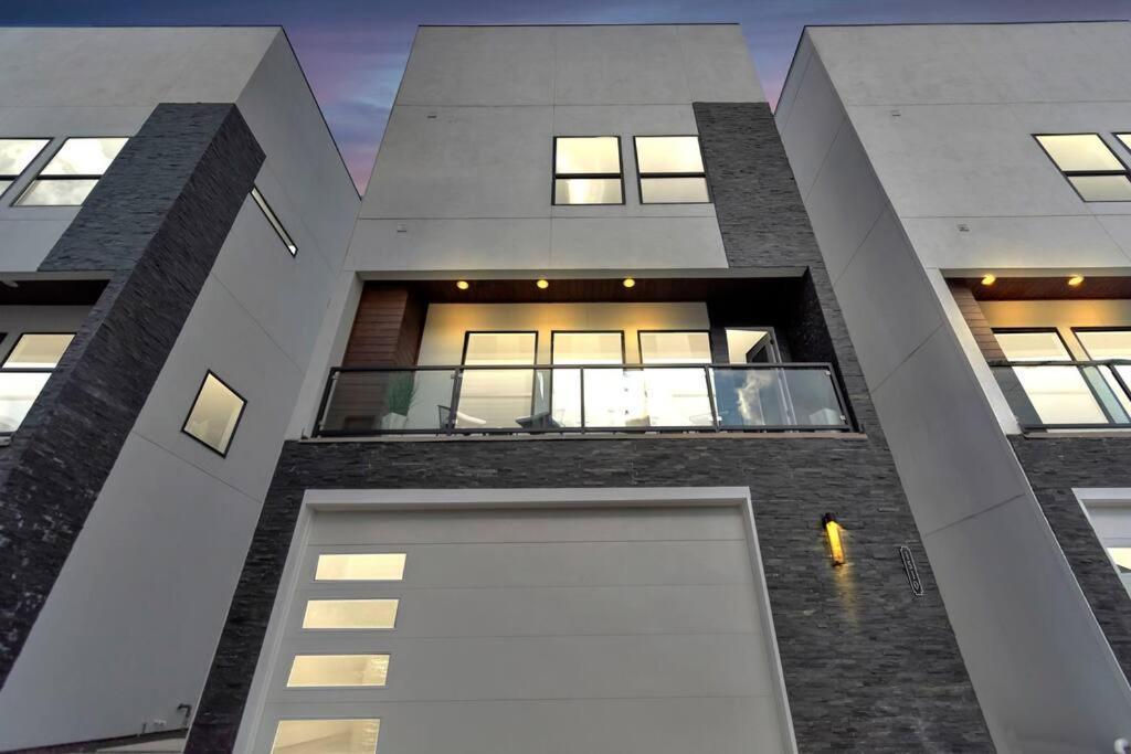 The Suite Spot! Downtown Skyline Views! Sleeps 12 Houston Eksteriør bilde