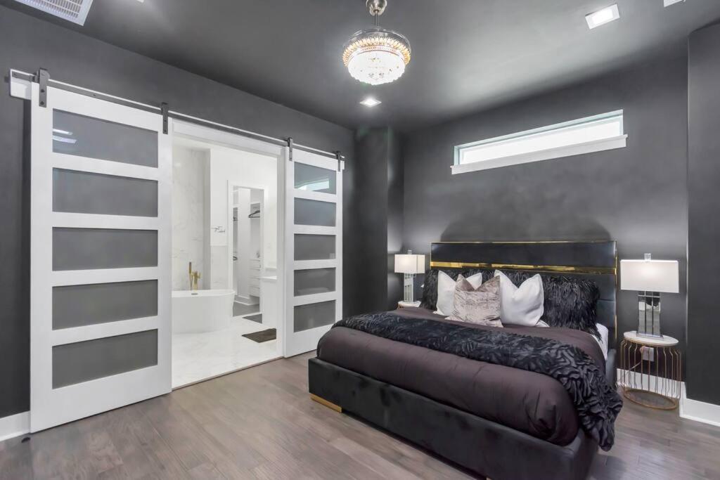 The Suite Spot! Downtown Skyline Views! Sleeps 12 Houston Eksteriør bilde
