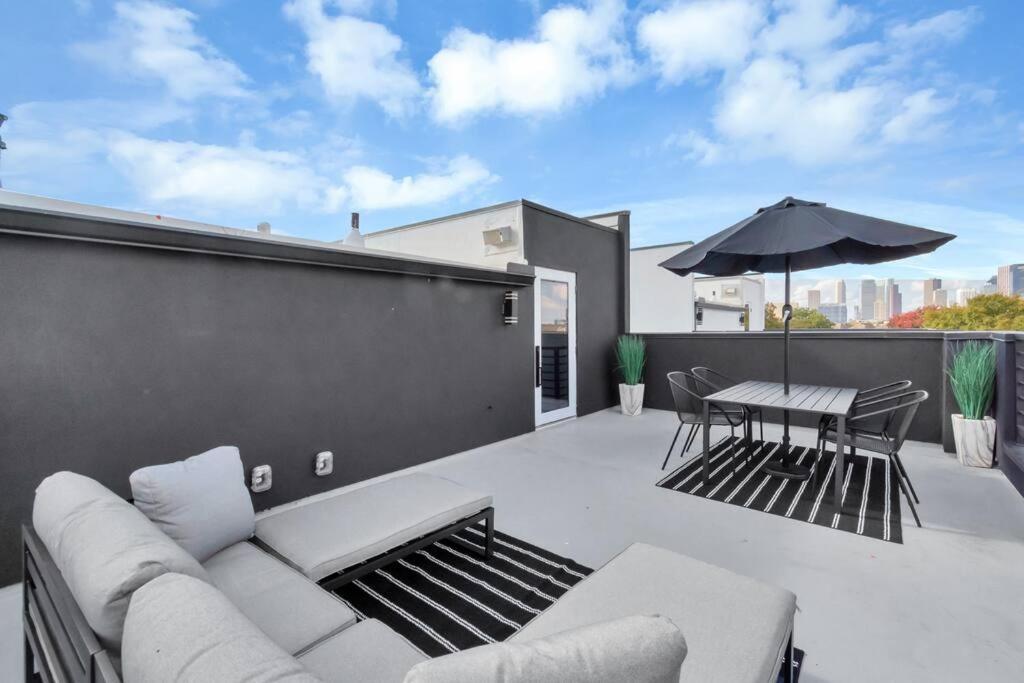 The Suite Spot! Downtown Skyline Views! Sleeps 12 Houston Eksteriør bilde