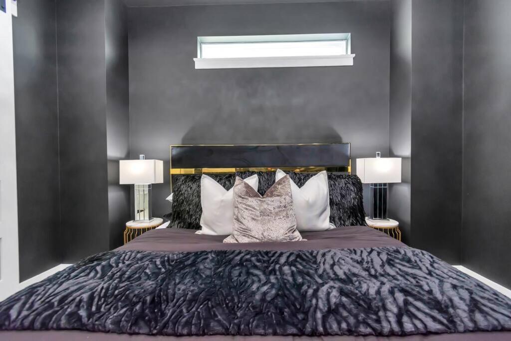 The Suite Spot! Downtown Skyline Views! Sleeps 12 Houston Eksteriør bilde
