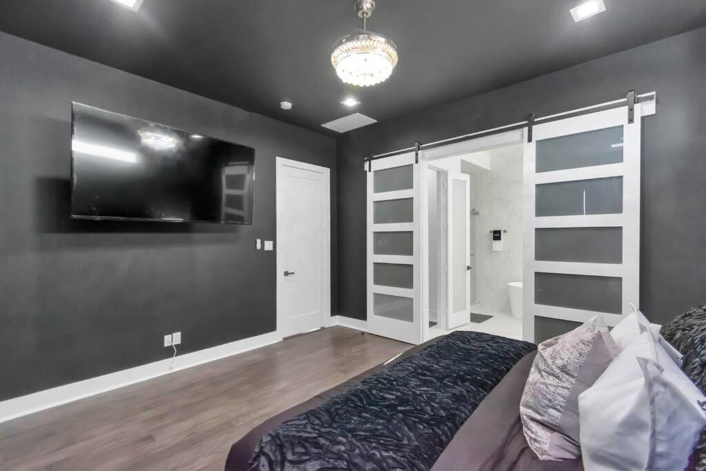 The Suite Spot! Downtown Skyline Views! Sleeps 12 Houston Eksteriør bilde