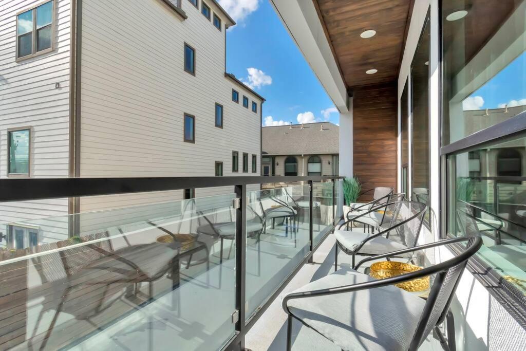 The Suite Spot! Downtown Skyline Views! Sleeps 12 Houston Eksteriør bilde