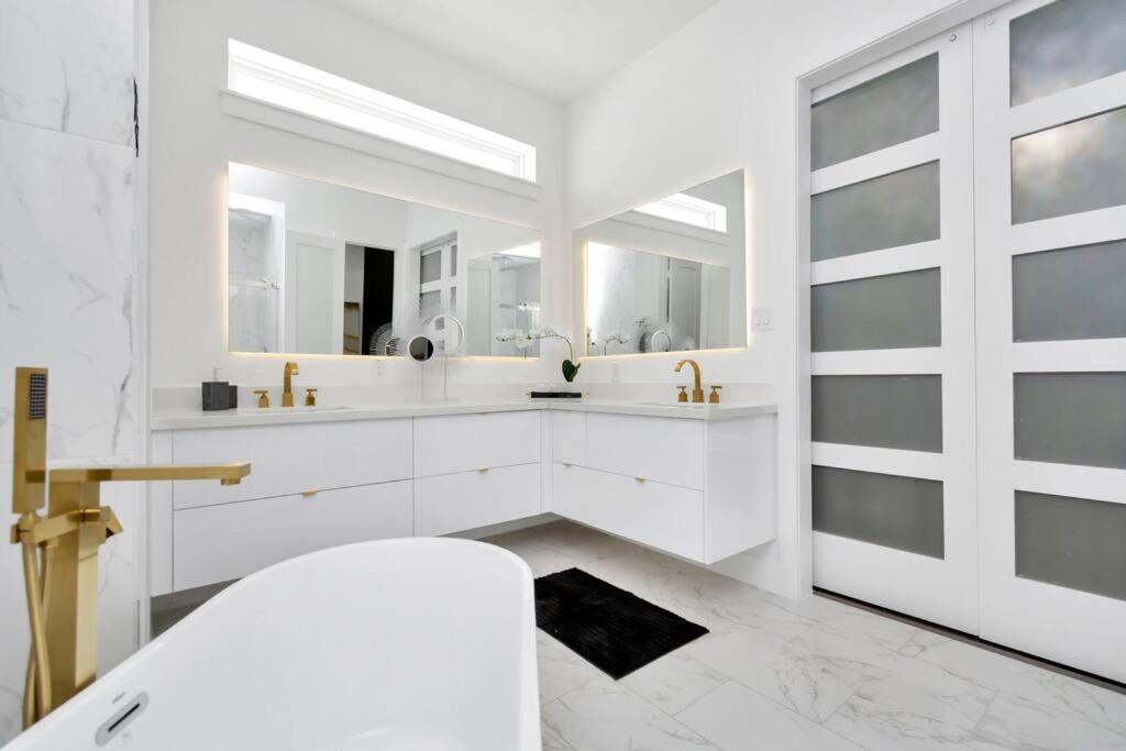 The Suite Spot! Downtown Skyline Views! Sleeps 12 Houston Eksteriør bilde